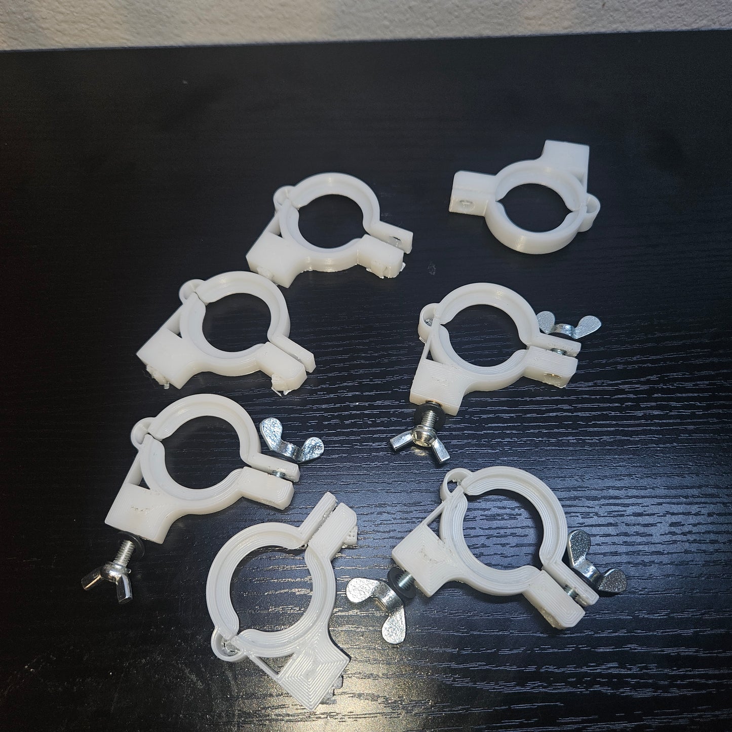 Pack of ten 1 inch wireharness clamps.